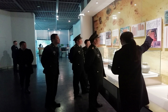 长沙警备区司令员刘长进一行参观长沙简牍博物馆162.png